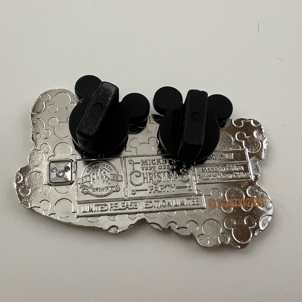 Mickey’s Very Merry Christmas Party 2023 Passholder Exclusive Pin - Picture 2 of 3